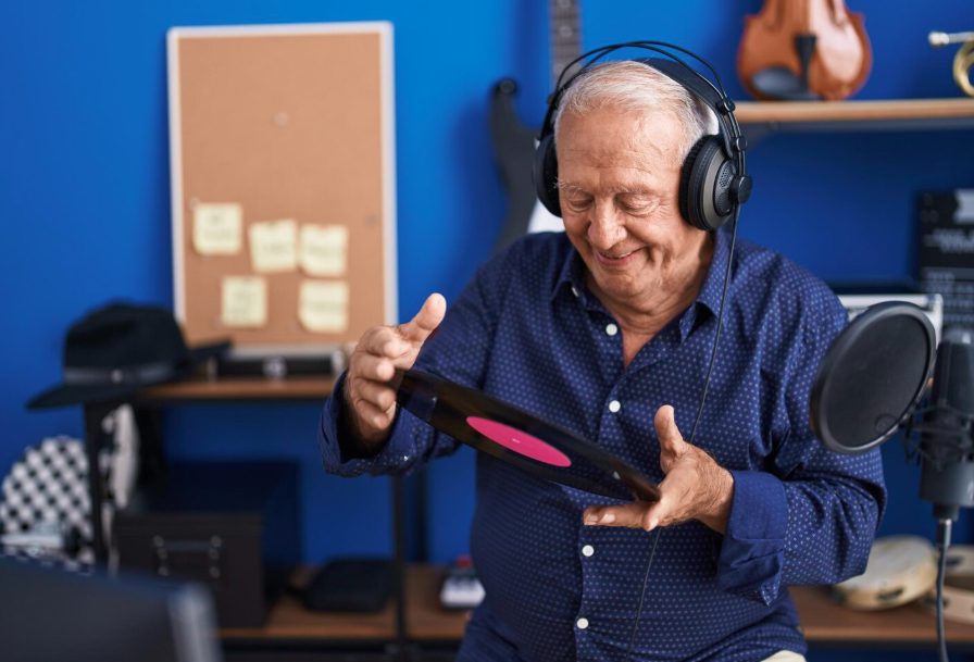 commercial narrator voice