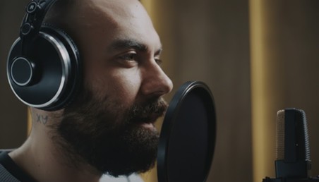 commerical Voice actor Voiceover for Luxury Brands